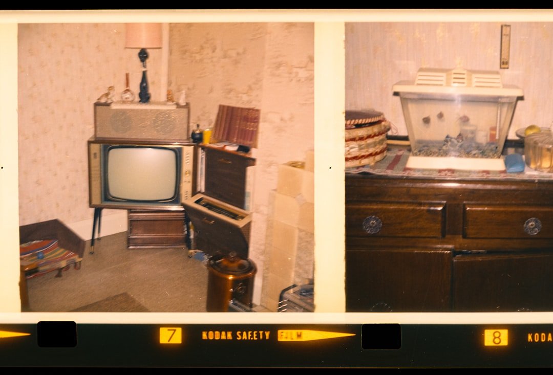 Vintage television and fish tank in room